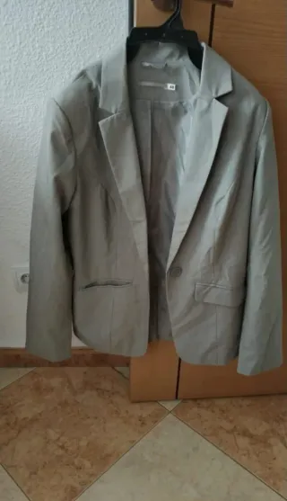 Blazer mujer gris en perfecto estado 