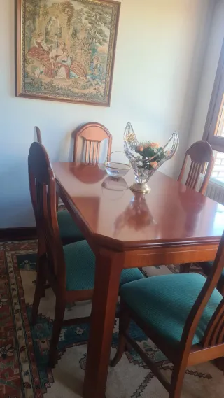 Mesa y sillas de comedor