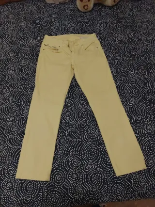 Pantalón vaquero amarillo