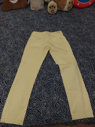 Pantalón vaquero amarillo