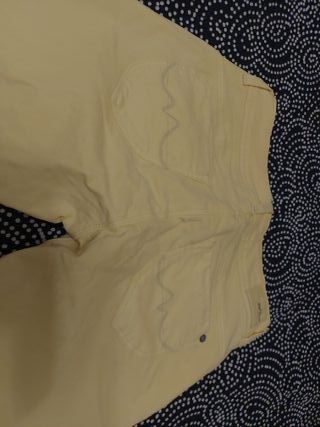 Pantalón vaquero amarillo