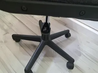 Sillón de oficina gris