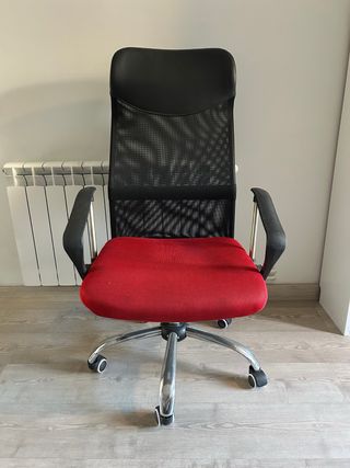 Silla de oficina con ruedas