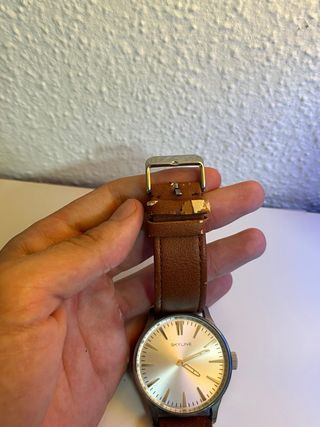 Reloj Skyline Correa Marrón y Esfera Plateada