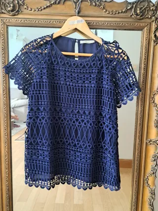 Blusa azul noche de encaje