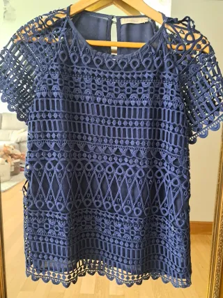 Blusa azul noche de encaje