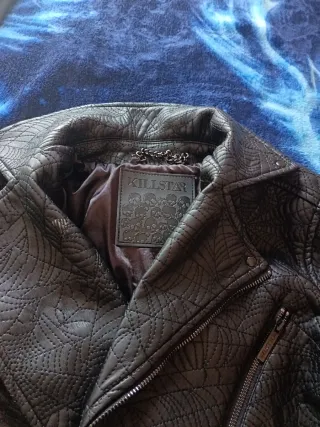 Chaqueta de cuero con telaraña
