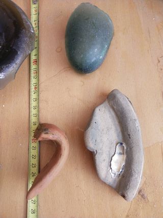 Objetos de playa: vidrio, piedra, terracota