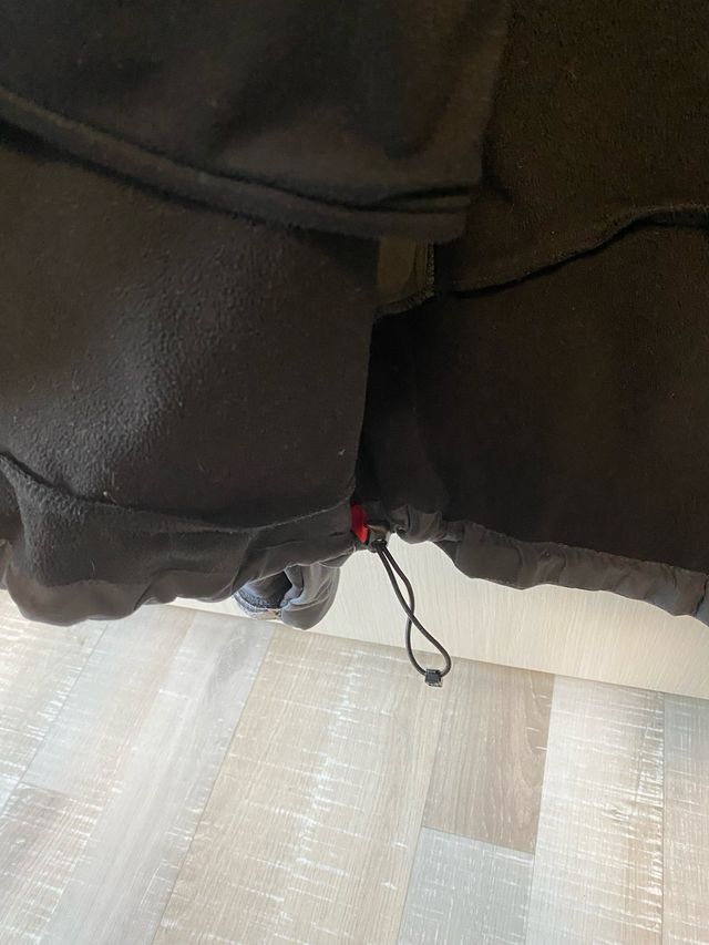 Giacca AST antivento e impermeabile.