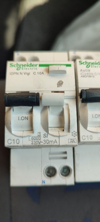 Interruptor Schneider dpn 30ma+regalo detector 360