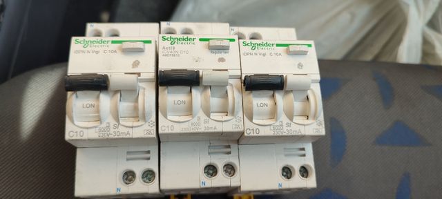 Interruptor Schneider dpn 30ma+regalo detector 360