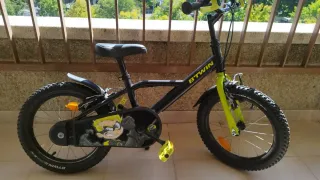 Bicicleta infantil B'Twin negra y verde