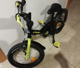 Bicicleta infantil B'Twin negra y verde