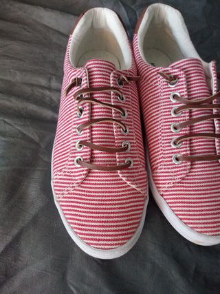 Zapatillas lona rayas rojas y blancas