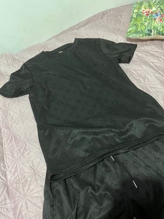 Chándal negro con monograma
