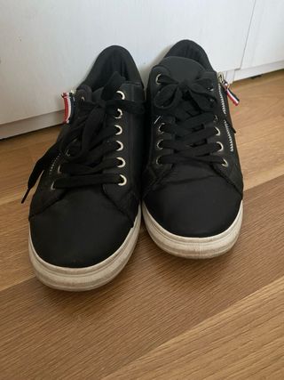 Zapatos negros con cremallera
