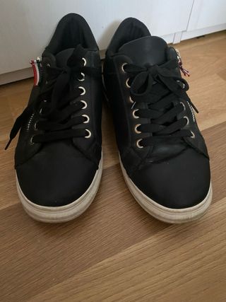 Zapatos negros con cremallera