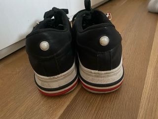 Zapatos negros con cremallera