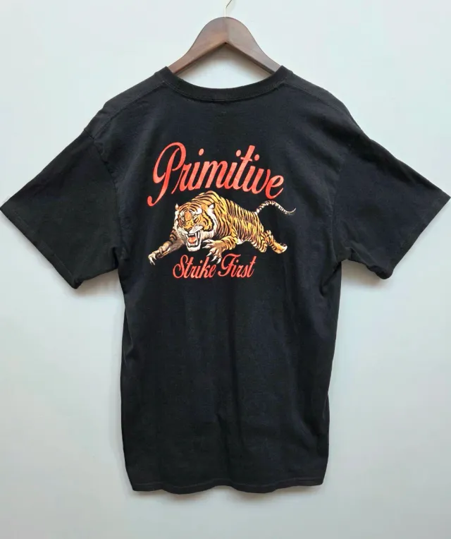 Camiseta Primitive.