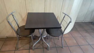 Conjunto de Mesa y Sillas para Bar/Restaurante €50
