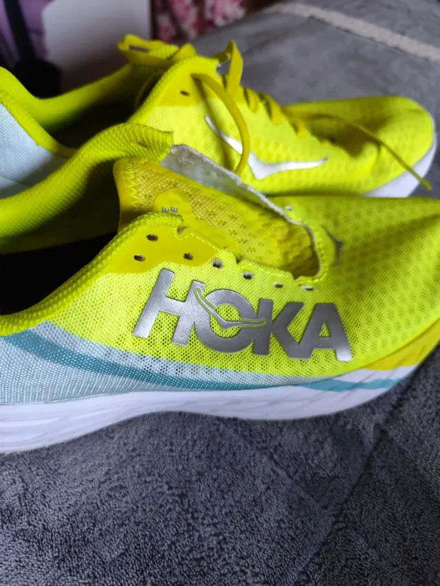 Deportivas Hoka Amarillas y Turquesa