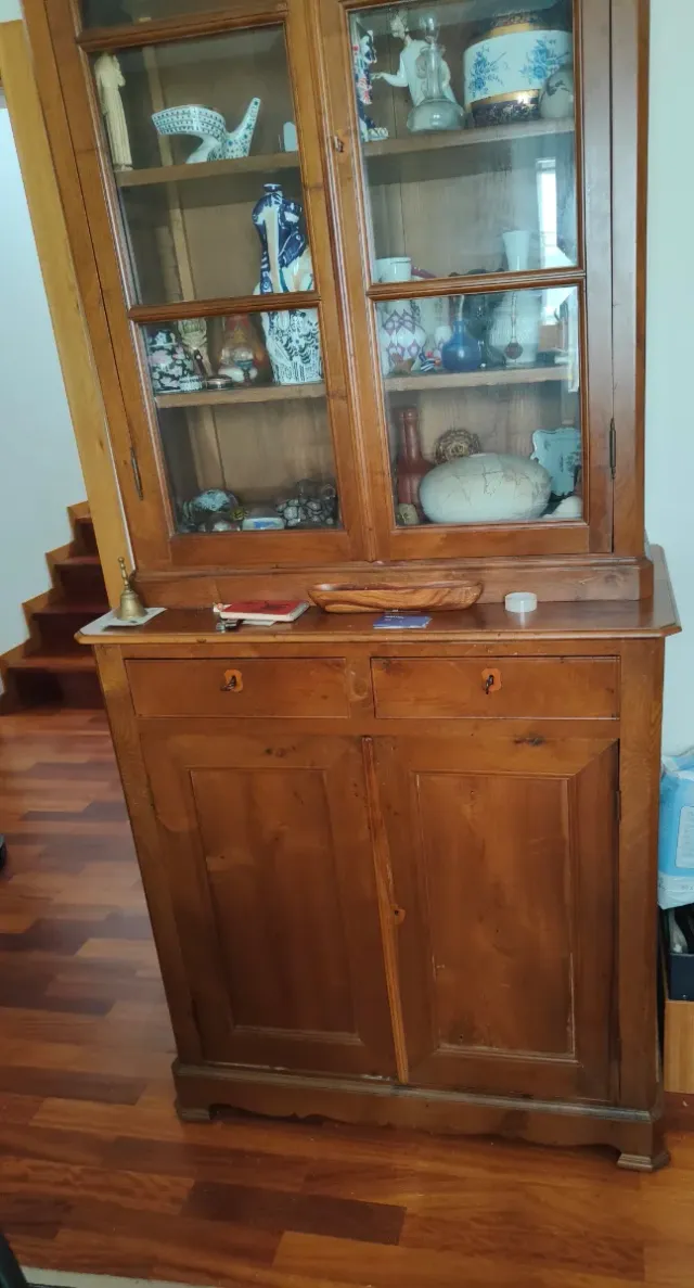 Vitrina antigua estilo colonial