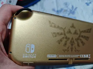 Nintendo Switch Lite Edición Hyrule Dorada