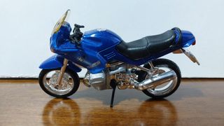 INDIAN CHIEF ROADMASTER  Y DOS MAS  ( 1/18 )