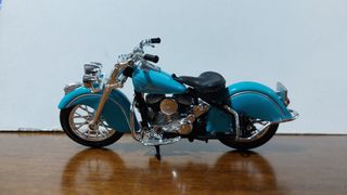 INDIAN CHIEF ROADMASTER  Y DOS MAS  ( 1/18 )