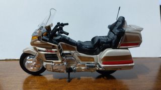 INDIAN CHIEF ROADMASTER  Y DOS MAS  ( 1/18 )
