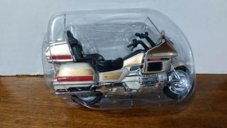 INDIAN CHIEF ROADMASTER  Y DOS MAS  ( 1/18 )