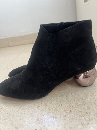 Botines Mango T39 Negro/Plata Tacón Bola. 