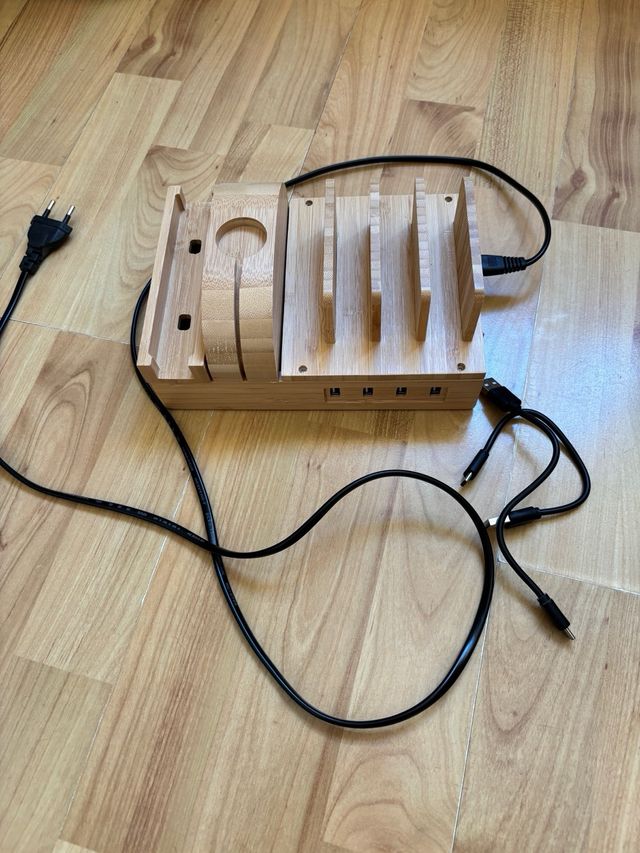 Estación de Carga Bambú