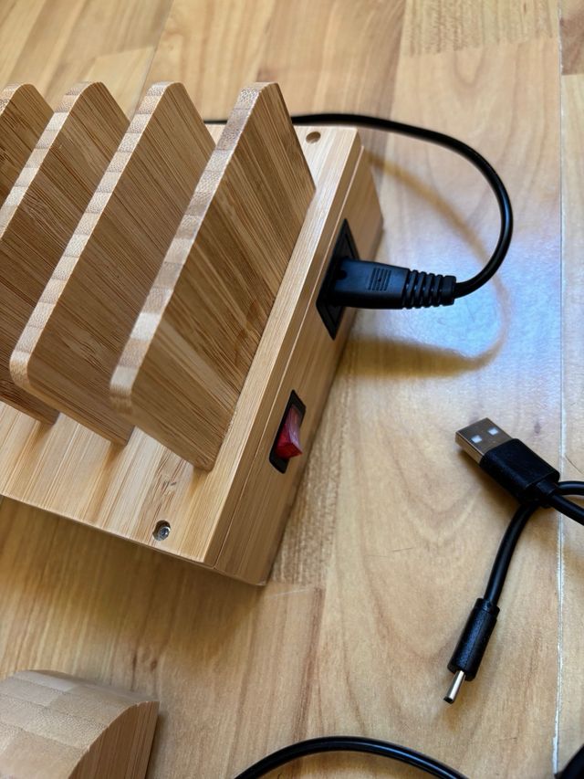 Estación de Carga Bambú