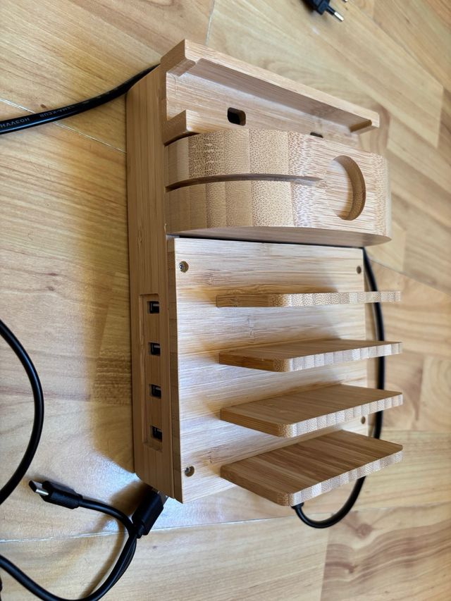 Estación de Carga Bambú