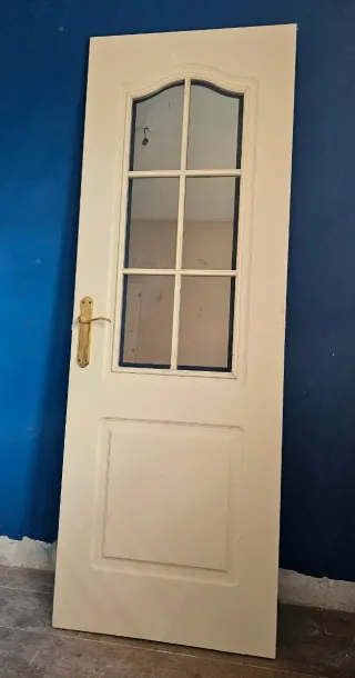 Puertas de madera maciza lacadas