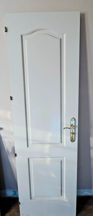 Puertas de madera maciza lacadas