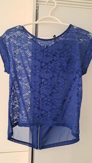 Top encaje manga corta azul. Es anchito
