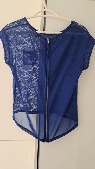 Top encaje manga corta azul. Es anchito
