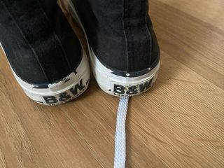 Zapatillas altas negras y blancas talla 33