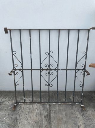Reja de hierro forjado decorativa
