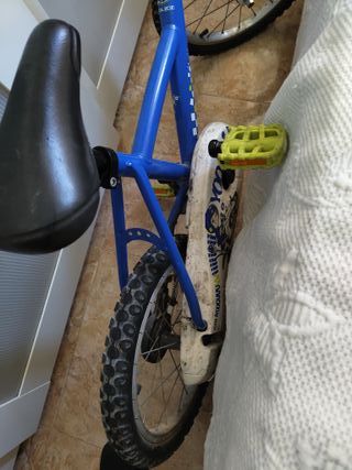 Bicicleta infantil azul