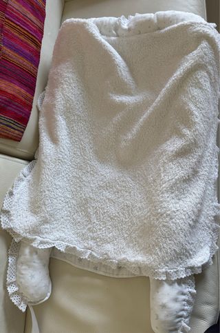 Cambiador de bebé con toalla