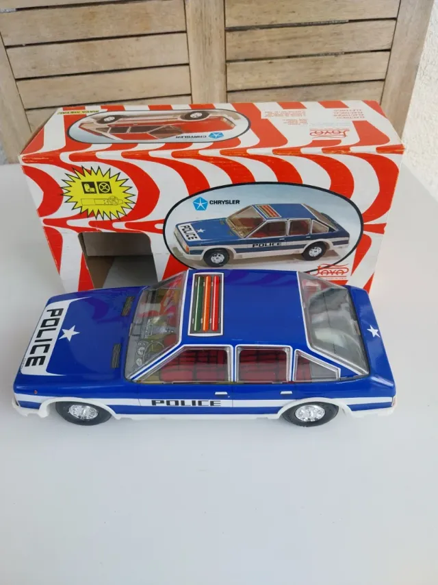 Coche Policía Chrysler Paya