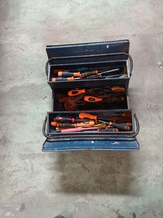 Caja de herramientas azul no incluye herramientas