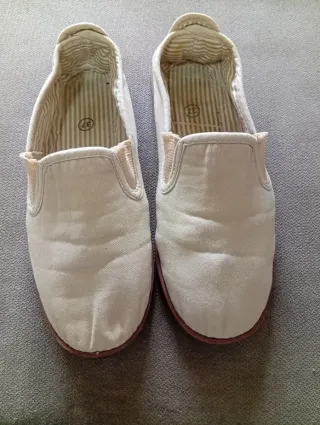 Zapatillas planas beige talla 37