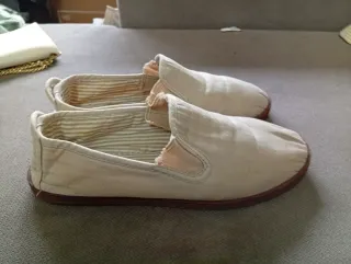 Zapatillas planas beige talla 37