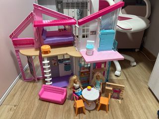 Casa Malibu Barbie y vestidos para barbie