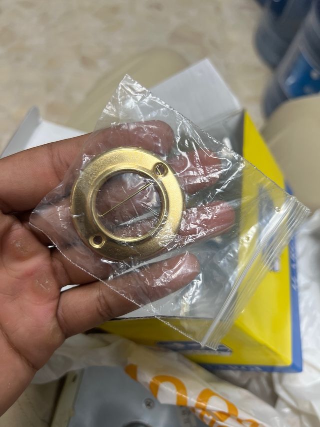 Cerradura de seguridad dorada