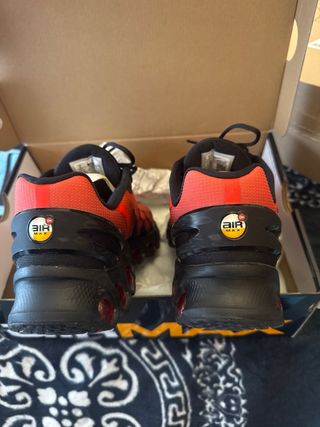 Nike Air Max DN Zapatillas Rojas y Negras